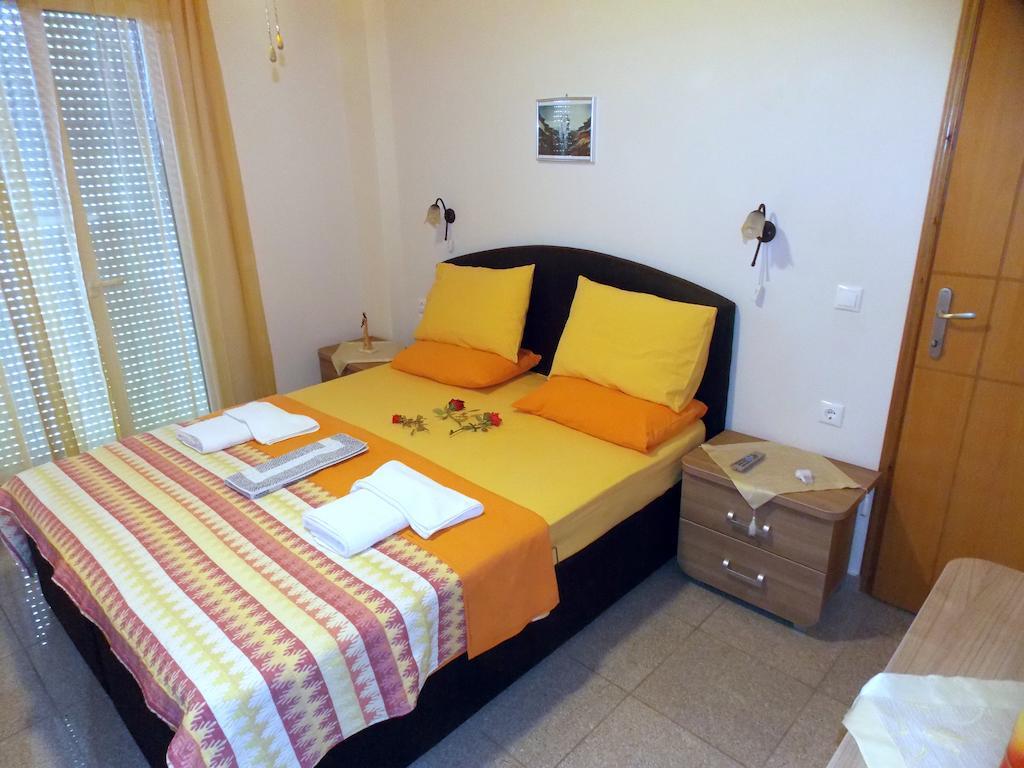 Nikos Apartments Ormos Panagias Værelse billede